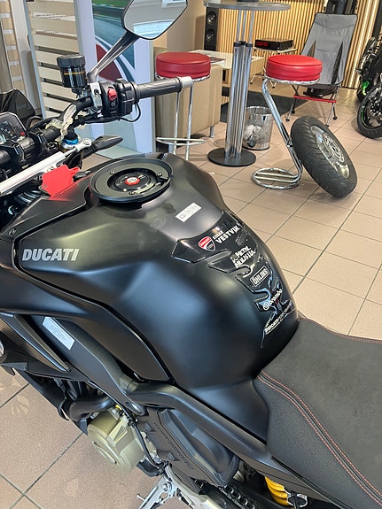 Ducati Streetfighter V4 S 4 of 9