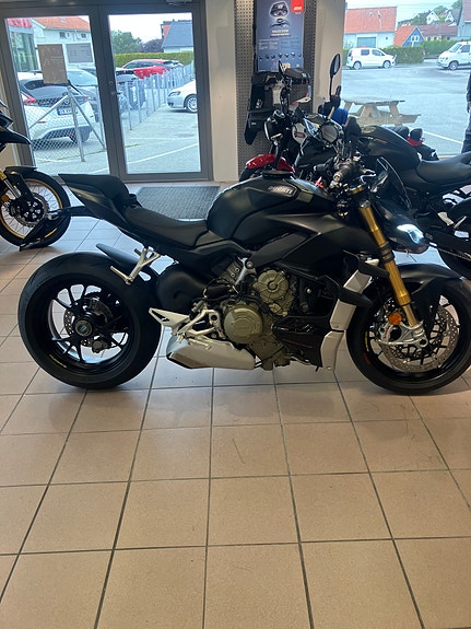 Ducati Streetfighter V4 S 2 of 9