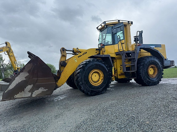 Komatsu WA500-3 4 of 5