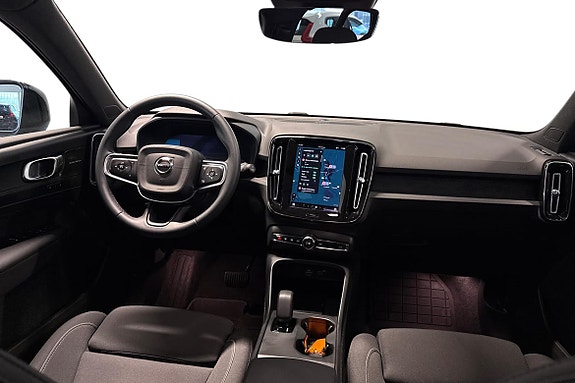 Volvo EX40 15 of 21