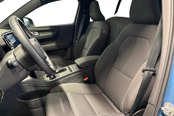 Volvo EX40 10 of 21