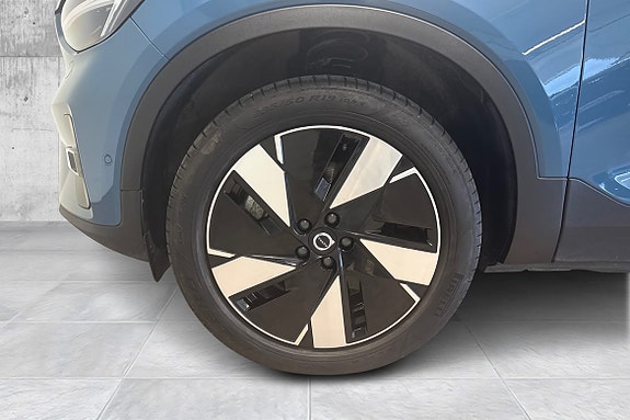 Volvo EX40 9 of 21