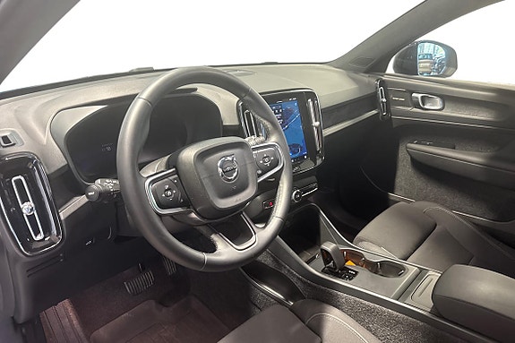 Volvo EX40 13 of 21