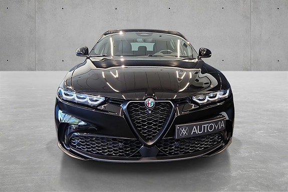 Alfa Romeo Tonale 3 of 5