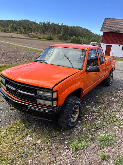 Chevrolet Silverado 4 of 30