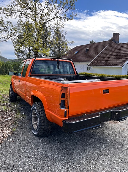 Chevrolet Silverado 3 of 30