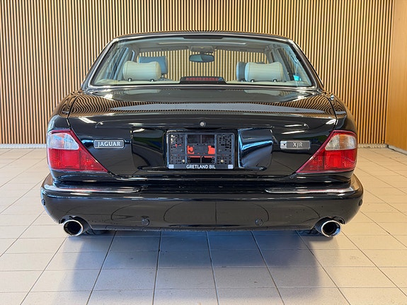 Jaguar XJR 5 of 5