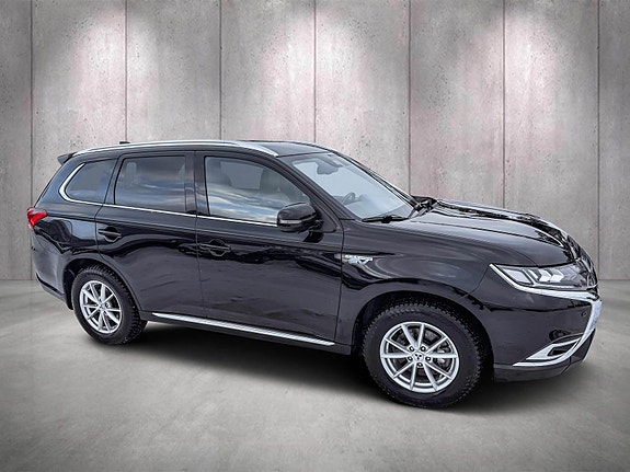 Mitsubishi Outlander 2 of 5