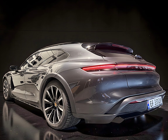 Porsche Taycan Cross Turismo 4 of 5