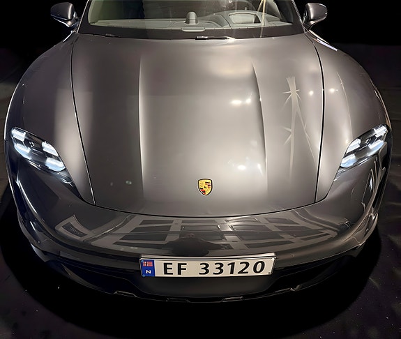 Porsche Taycan Cross Turismo 8 of 30
