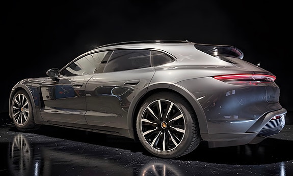Porsche Taycan Cross Turismo 2 of 5