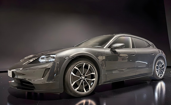 Porsche Taycan Cross Turismo 10 of 30