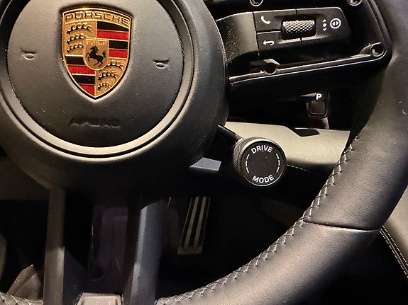 Porsche Taycan Cross Turismo 17 of 30