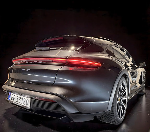 Porsche Taycan Cross Turismo 6 of 30