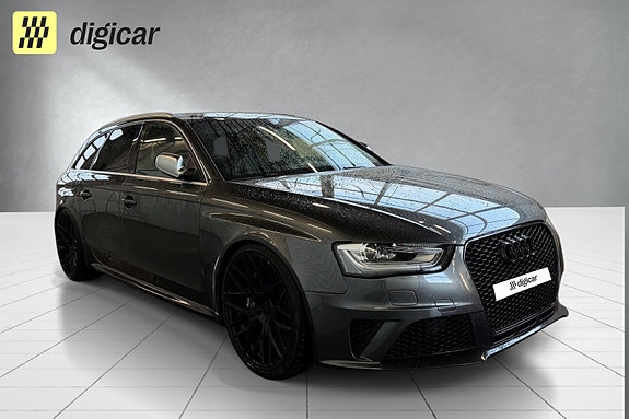 Audi RS4 3 of 5