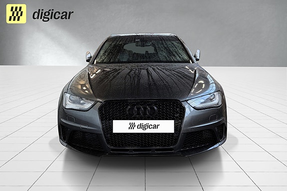Audi RS4 2 of 5