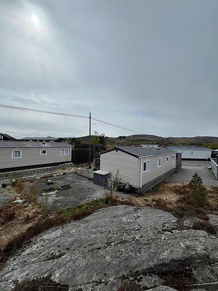Andre Delta Safron 2020 – 3 soverom – stor terrasse og flotte solforhold på Grindafjord Feriesenter 5 of 30