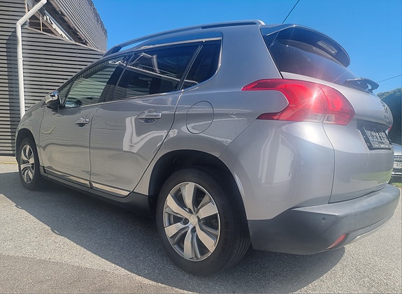 Peugeot 2008 2 of 5