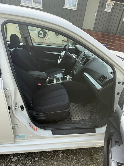Subaru Legacy 9 of 24