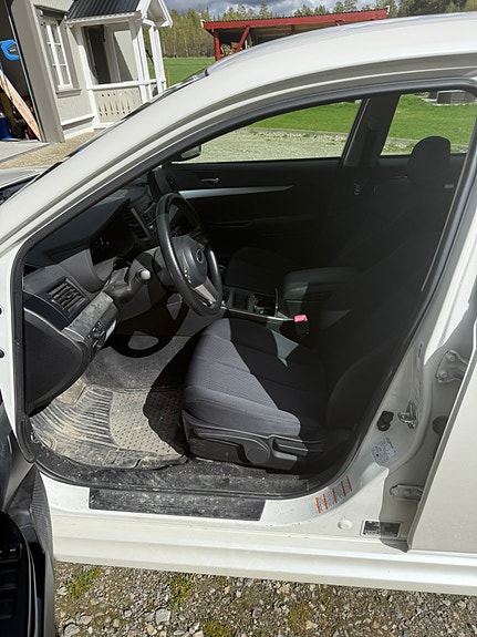 Subaru Legacy 11 of 24