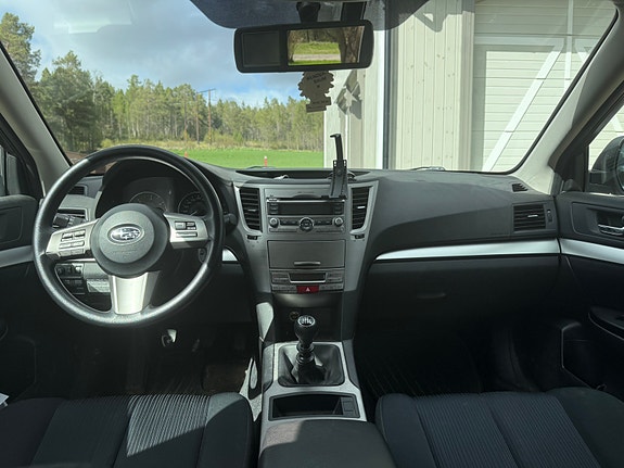 Subaru Legacy 12 of 24