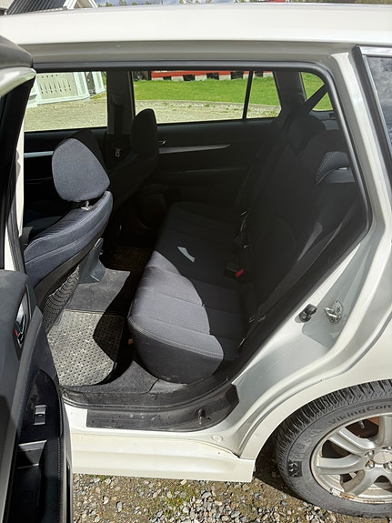 Subaru Legacy 10 of 24
