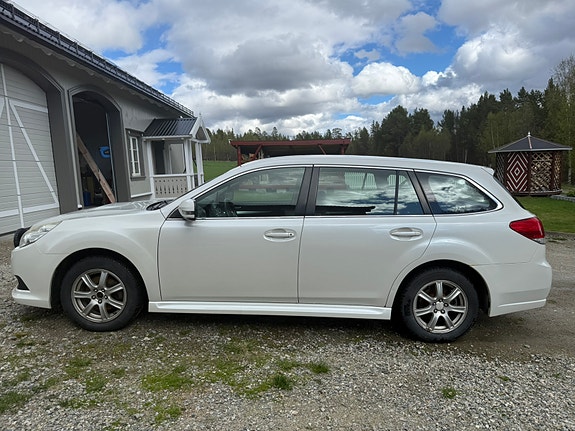 Subaru Legacy 2 of 24