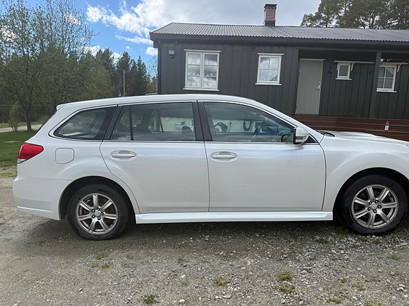 Subaru Legacy 4 of 24