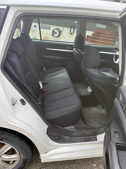 Subaru Legacy 8 of 24