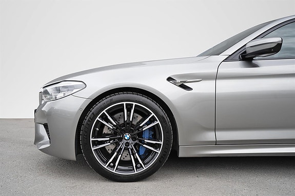 BMW M5 3 of 5