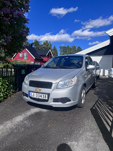 Chevrolet Aveo 2 of 5