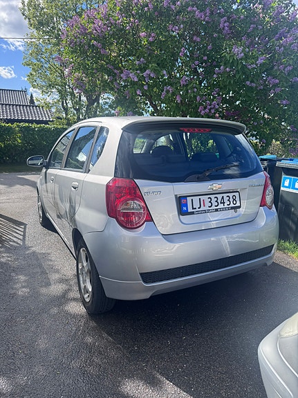 Chevrolet Aveo 4 of 5