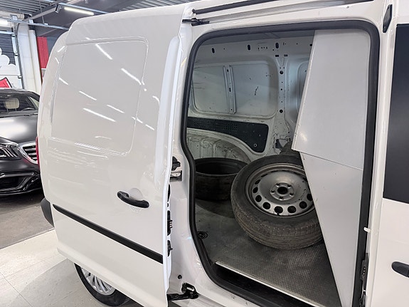 Volkswagen Caddy Maxi 23 of 30