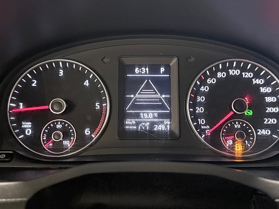Volkswagen Caddy Maxi 26 of 30
