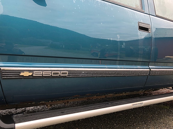 Chevrolet Suburban 5 of 9