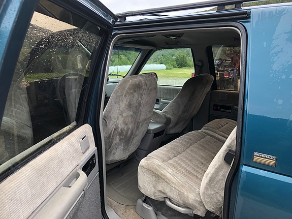 Chevrolet Suburban 9 of 9