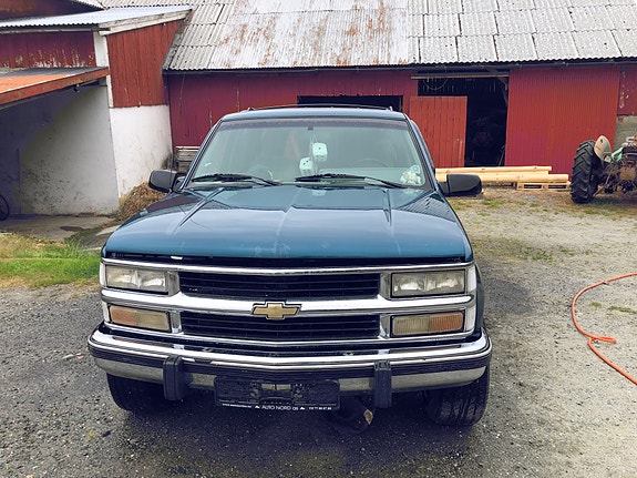 Chevrolet Suburban 6 of 9