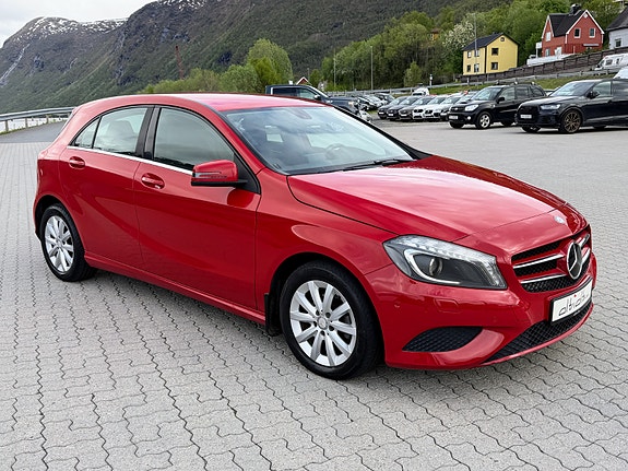 Mercedes-Benz A180 2 of 5