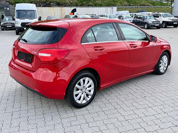 Mercedes-Benz A180 3 of 5