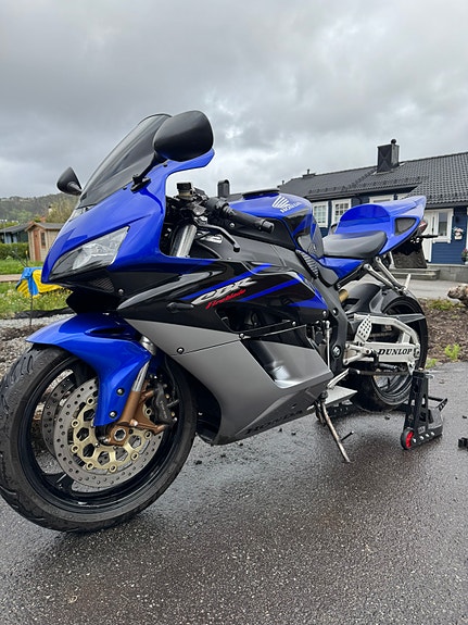 Honda CBR 1000 RR 2 of 5