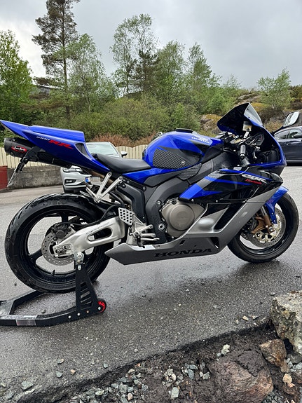 Honda CBR 1000 RR 4 of 5