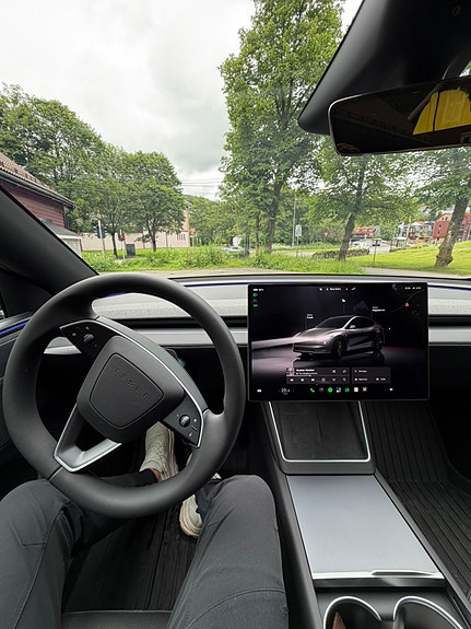 Tesla Model Y 10 of 15