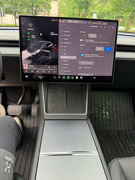 Tesla Model Y 12 of 15