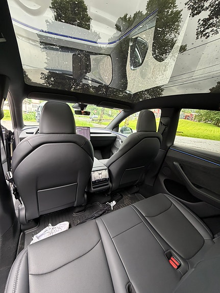 Tesla Model Y 14 of 15