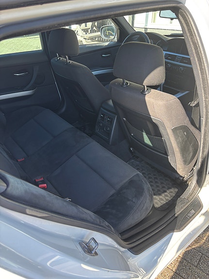 BMW 318d 14 of 27