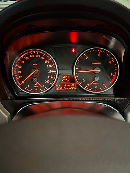 BMW 318d 26 of 27
