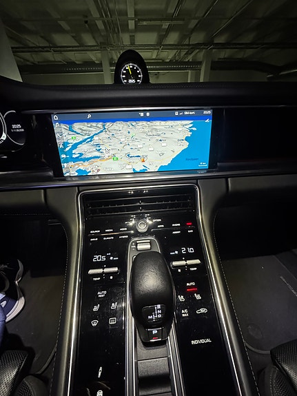Porsche Panamera 21 of 30