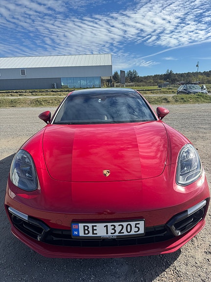 Porsche Panamera 4 of 30