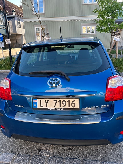 Toyota Auris 4 of 5
