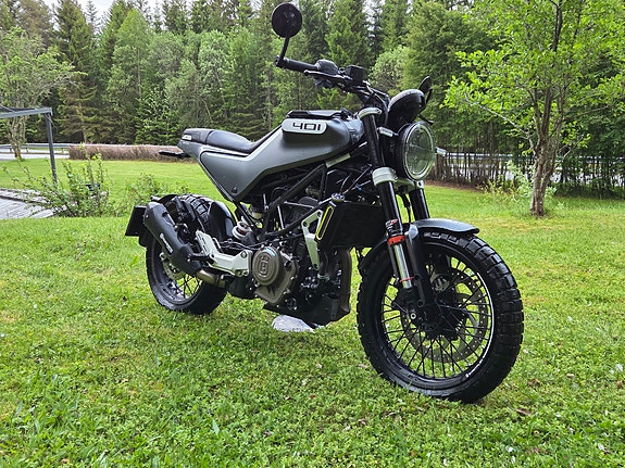 Husqvarna Svartpilen 401 4 of 5